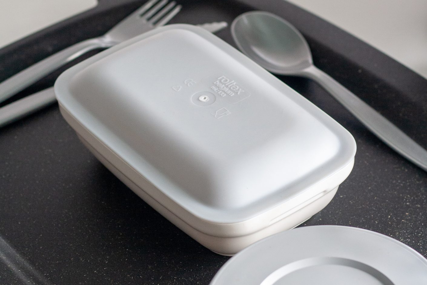 Breakfast buffet tableware