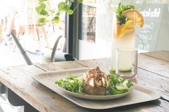 750ml Carafe with Lemonade in Lunch Setting