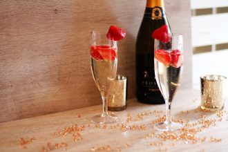 Small Champagne Flutes with Strawberries